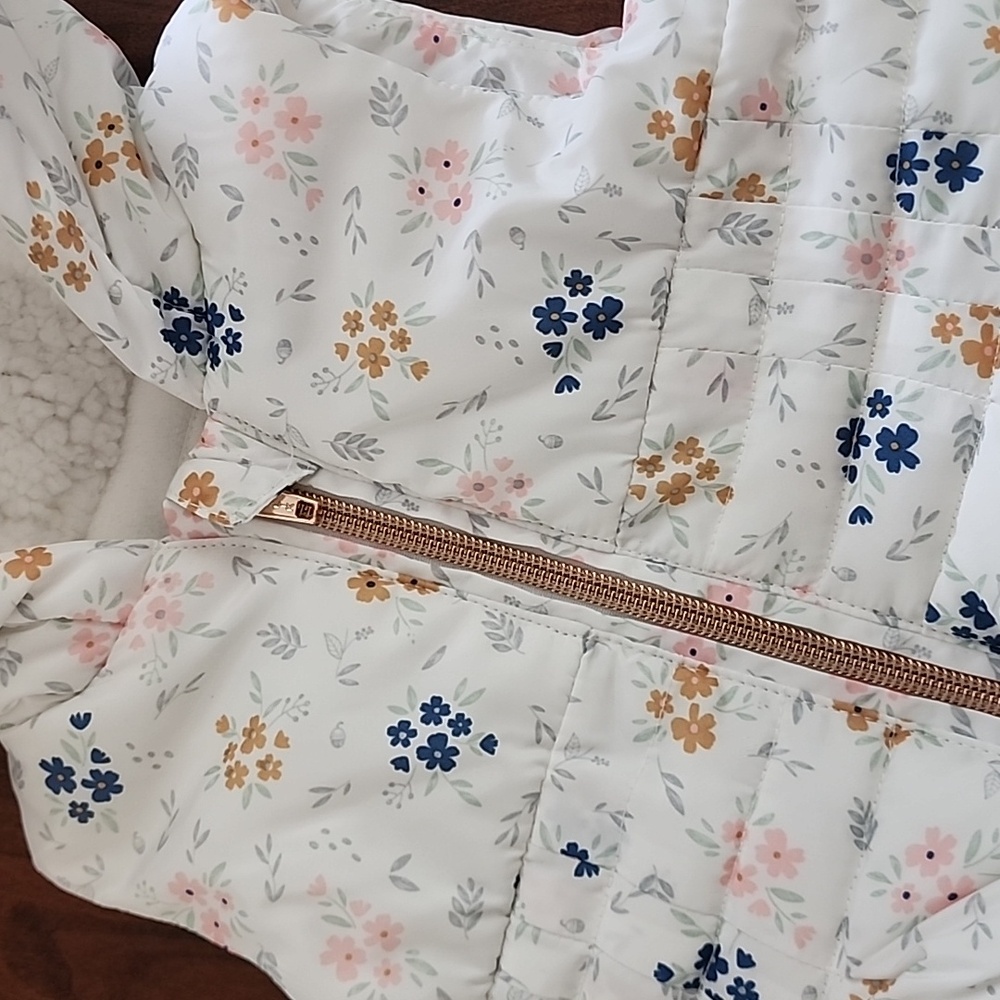 Mothercare Hooded Floral Puffer Baby Vest 1-3 Months - Picture 2 of 7